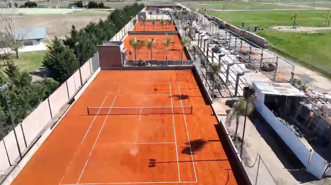 Canchas de tenis de polvo de ladrillo, vista aérea